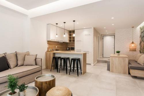 Chic Apartment - Strolling to the Athenian streets