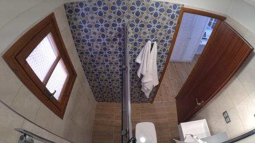 a bathroom with a shower with a toilet and a sink at Aparthotel Ano in Acharavi