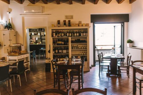 a restaurant with tables and chairs and a bar at Mela e Pera in Treviglio