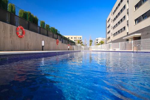 Bazén v ubytování UHC Salou Residencial nebo v jeho okolí