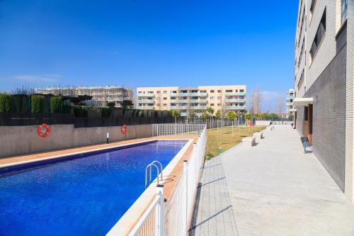 Bazén v ubytování UHC Salou Residencial nebo v jeho okolí