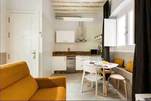 Kuchyňa alebo kuchynka v ubytovaní Bonito Loft San Miguel Centro Catedral Wifi