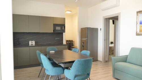 Η κουζίνα ή μικρή κουζίνα στο La Caletta Suite Torre Canne