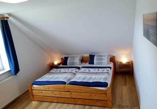 a bedroom with a bed in a attic at Haus Tanneck Whg 13 in Kellenhusen