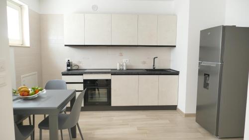 Η κουζίνα ή μικρή κουζίνα στο La Caletta Suite Torre Canne