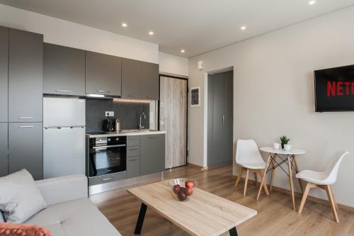 Kuchyň nebo kuchyňský kout v ubytování WYZ Attiki Aparthotel