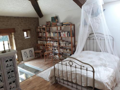 a bedroom with a bed with a mosquito net at Un jardin sur la colline in Claveyson
