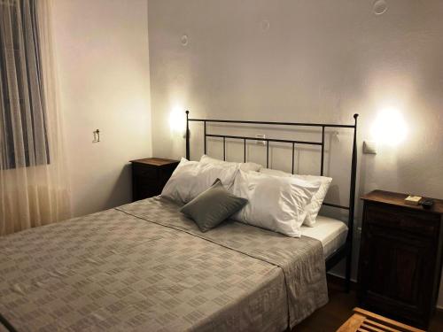 Ένα ή περισσότερα κρεβάτια σε δωμάτιο στο Andros Studios Tetrafylli