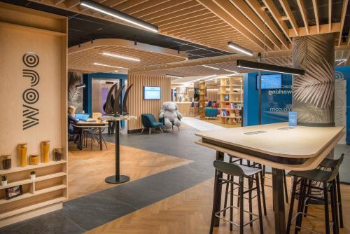 an office with a bar in the middle of the room at Novotel Le Havre Centre Gare in Le Havre