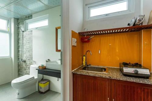 a small bathroom with a sink and a toilet at Mộc Lam Bungalow Phú Quốc in Phu Quoc