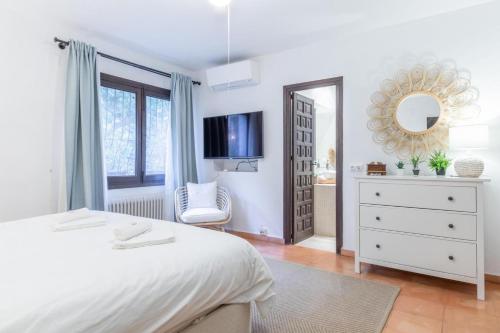 Ένα ή περισσότερα κρεβάτια σε δωμάτιο στο Porta Maris Javea