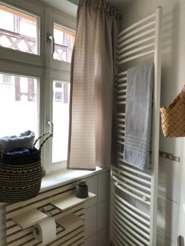 a bathroom with a window with blinds and a sink at Ferienwohnung am Griesgarten in Bamberg