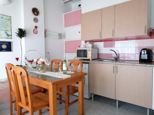Una cocina o zona de cocina en Lisbon Coast Flat
