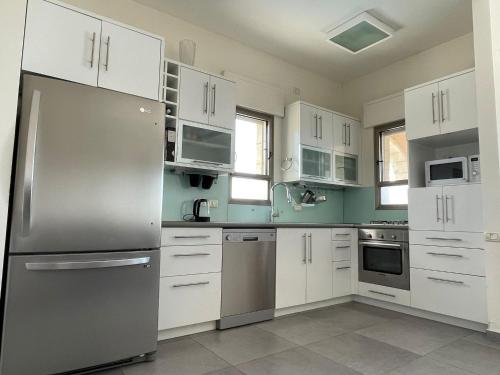 Φωτογραφία από το άλμπουμ του Sycamore on the beach σε Nahariyya