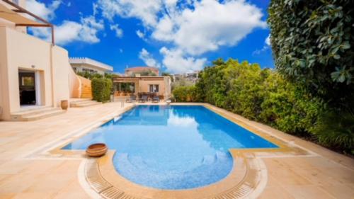 Kép Deluxe Villa w/ Pool 5 bdrm szállásáról Anáviszoszban a galériában