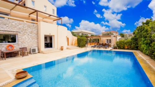 Kép Deluxe Villa w/ Pool 5 bdrm szállásáról Anáviszoszban a galériában