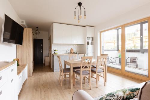 Kuchyňa alebo kuchynka v ubytovaní Apartamenty Parzenica Zakopane