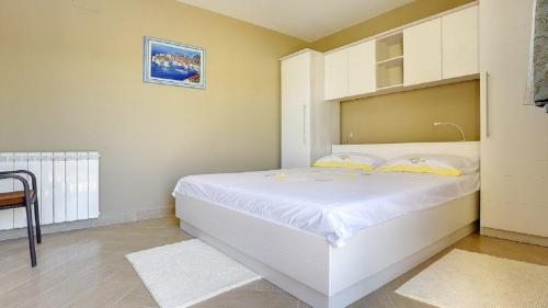 Ένα ή περισσότερα κρεβάτια σε δωμάτιο στο Villa Beram by Villas Holiday