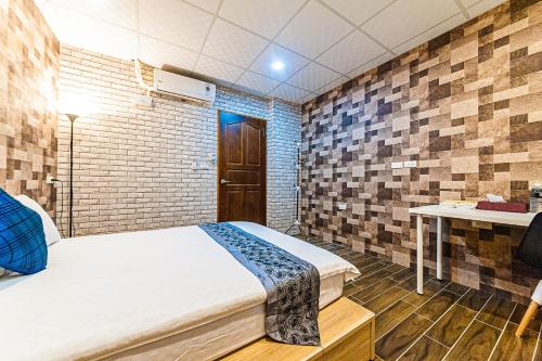a bedroom with a bed and a table in it at 旅途之家 in Suao