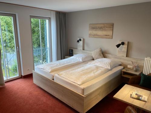Кровать или кровати в номере Appartement-Hotel Sibyllenbad