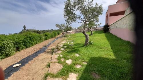 Zahrada ubytování Georgioupoli Studio 2 with a pool and lake views