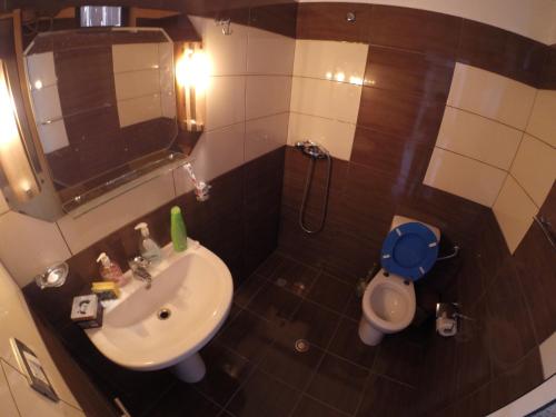 Koupelna v ubytování Hotel Buza