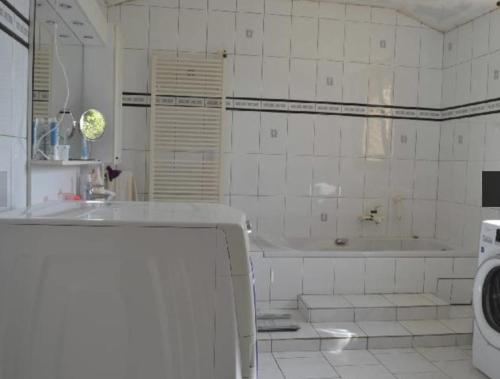 Bathroom sa Gîte à la Ruelle "Pierre et Mamie" !