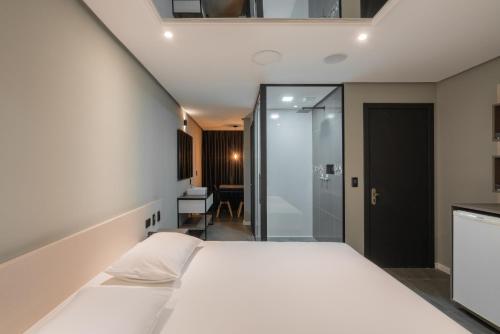 Ένα ή περισσότερα κρεβάτια σε δωμάτιο στο Drops Motel Vale dos Sinos