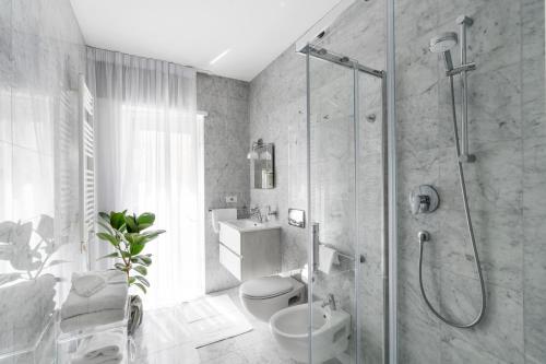 Ένα μπάνιο στο Appartamenti Vela Milano centro con garage