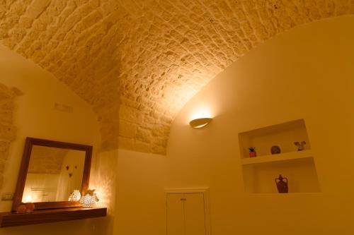a room with a brick ceiling and a mirror at LUXURY ROOM CASSESE in Ceglie Messapica