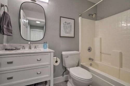 A bathroom at Family-Friendly Cedar City Home Yard and Grill