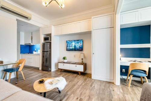 TV a/nebo společenská místnost v ubytování The Manor 2 Luxury Apartment Free roof top pool