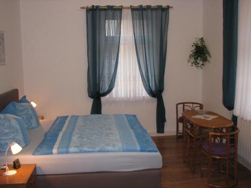 En eller flere senge i et værelse på Ferienwohnung Zirkelstein