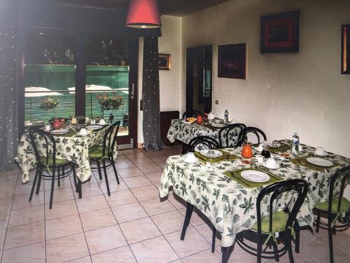 Adelineにあるレストランまたは飲食店