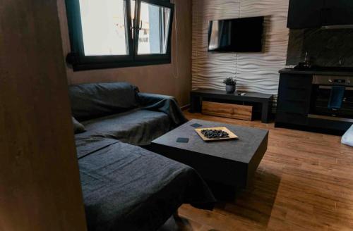 TV a/nebo společenská místnost v ubytování A hidden gem in Volos *LUXURY HOME*