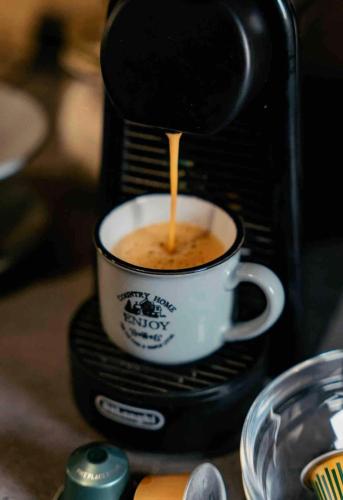 Tetera y cafetera en A hidden gem in Volos *LUXURY HOME*