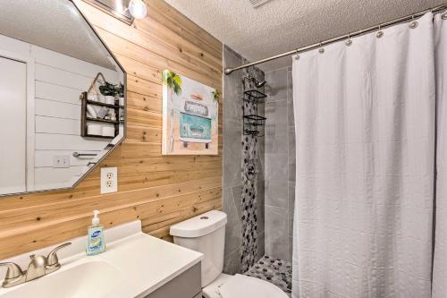 a bathroom with a shower and a toilet and a sink at Chic Fort Walton Condo about 2 Blocks to Beach! in Fort Walton Beach