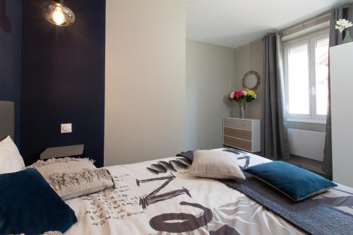 Le Red St Léon : Lit Queen Size * WIFI * Idéal Couple
