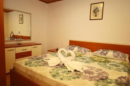 a bedroom with a bed with a ribbon on it at Apartment Lea in Pučišća