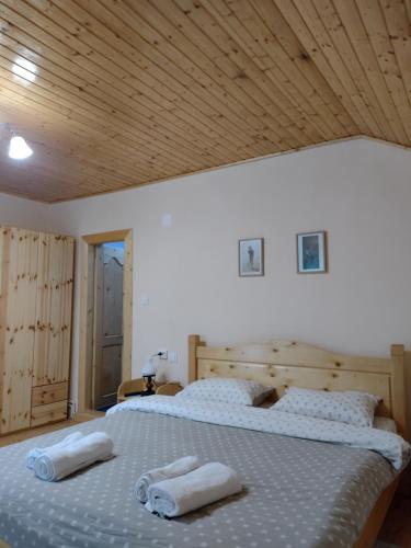 a bedroom with two beds with towels on them at Casa Radu Novaci in Novaci-Străini
