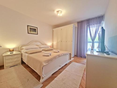 Postel nebo postele na pokoji v ubytování Apartment Nina Marie II