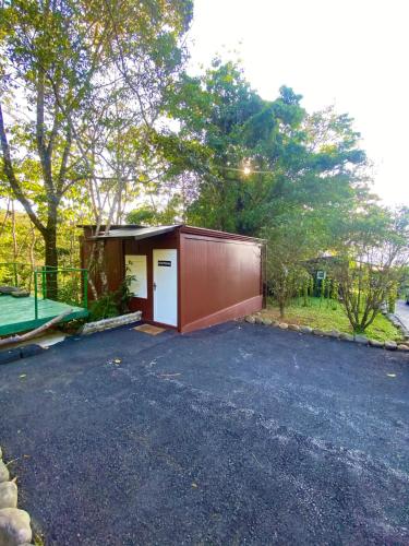 a building with a garage in a parking lot at Sweet Jungle in Quesada