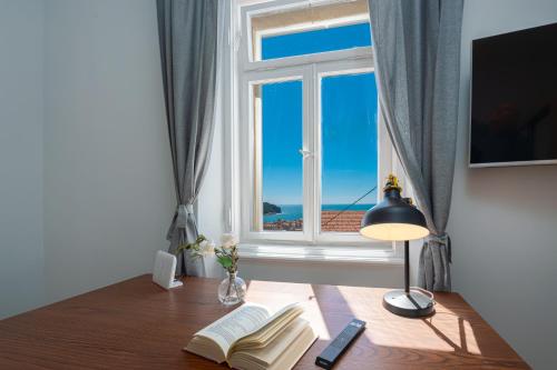 Apartment Summer Wind