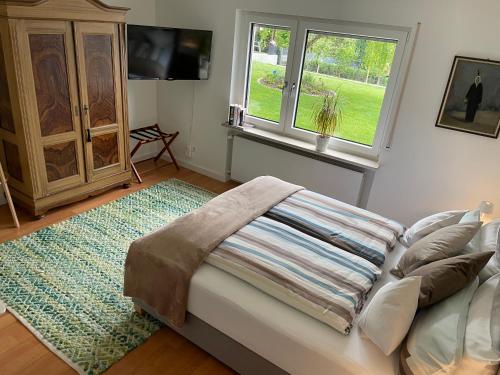 TV a/nebo společenská místnost v ubytování Apartment nähe Ettlingen - 15 min zur Messe Karlsruhe