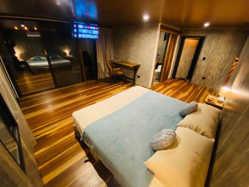 a bedroom with a large bed in a room at Sweet Jungle in Quesada