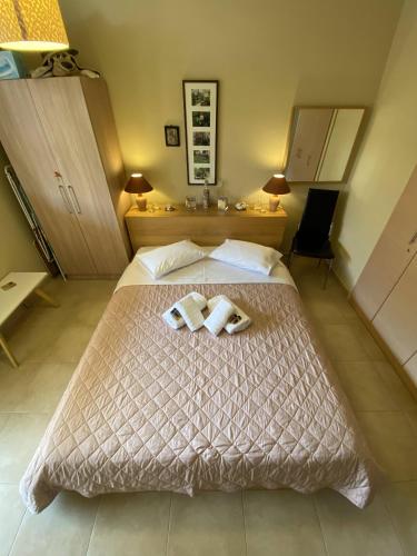a bedroom with a bed with two towels on it at Two-storey Mansion at the Sea in rkadiko Chorio