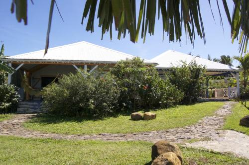 a house with a pathway leading to it at Gîtes Mosaïques in Sainte-Rose
