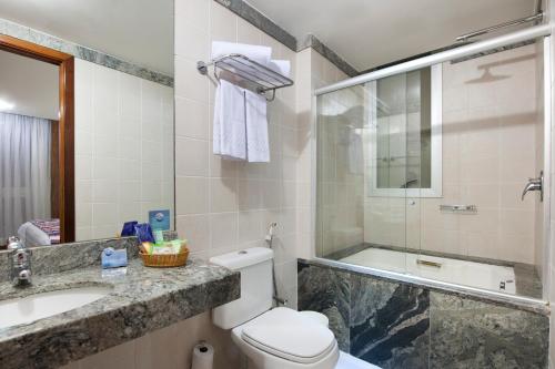 Kylpyhuone majoituspaikassa Go Inn Taguatinga
