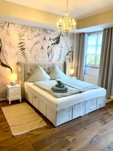 Postel nebo postele na pokoji v ubytování Moselufer Winningen Traumwohnung im „La Mosel“