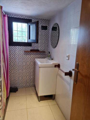 a small bathroom with a sink and a window at Lo raconet 2 in L'Ampolla
